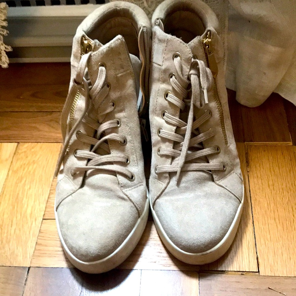 Aldo Healed sneakers!